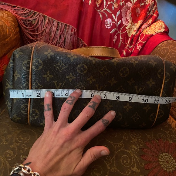 *SOLD* Louis Vuitton Carry All Tote - Picture 10 of 12